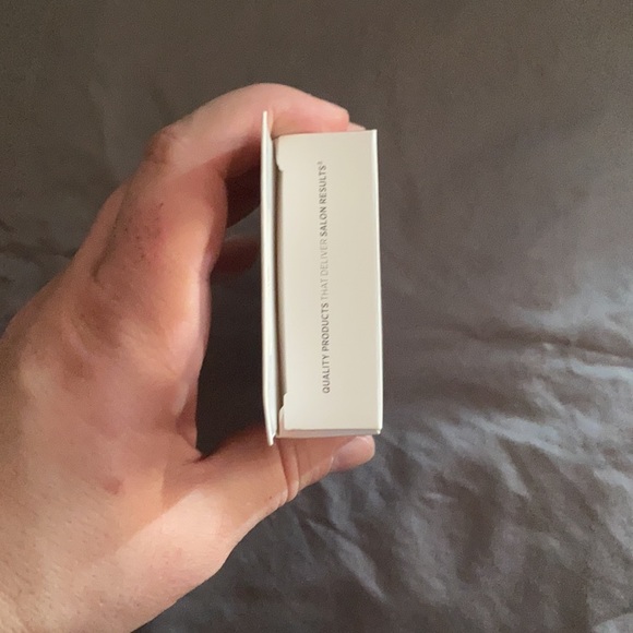 Kiss Glue on Nails - Picture 2 of 6